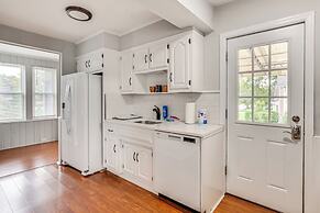 Madison Home: Walk to Main Street!
