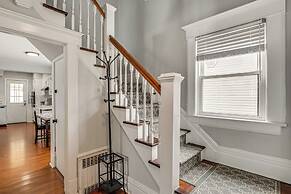 Madison Home: Walk to Main Street!