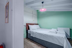 Central Flat 5 min to Kad k y Coastline