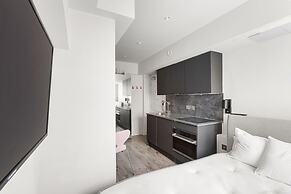 Modern Studio at Inverness Terrace