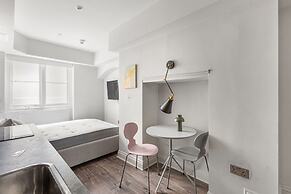 Modern Studio at Inverness Terrace