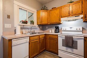 Charming 2br Hot Tub Getaway 2 Bedroom Home