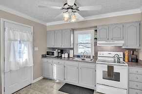 Colonial Village Retreat 2br 2 Bedroom Home