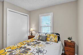 Colonial Village Retreat 2br 2 Bedroom Home