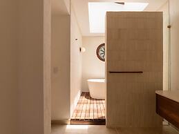 w Incredible 5BR House w Jacuzzi in El Poblado