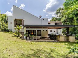 w Incredible 5BR House w Jacuzzi in El Poblado