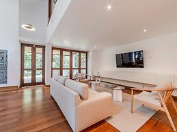 w Incredible 5BR House w Jacuzzi in El Poblado