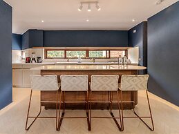 w Incredible 5BR House w Jacuzzi in El Poblado