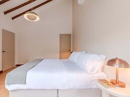 w Incredible 5BR House w Jacuzzi in El Poblado