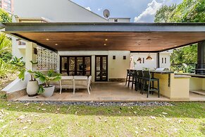 w Incredible 5BR House w Jacuzzi in El Poblado