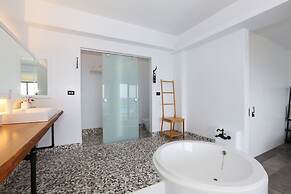 Whilom SeaShoreHotel