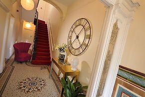 Howarth House Apartments