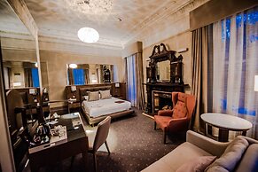 The Lynnhurst Hotel