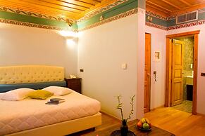 Kyveli Suites