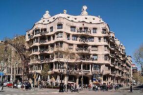 Modern Center Apartments