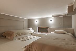 Ef Zin Studios & Suites