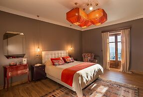 Ef Zin Studios & Suites