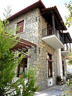 Ef Zin Studios & Suites