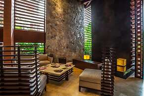 Pinnacle Resorts 220