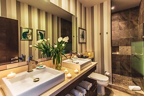 Pinnacle Resorts 220