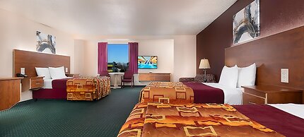 Grand Marquis Waterpark Hotel & Suites