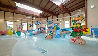 Grand Marquis Waterpark Hotel & Suites