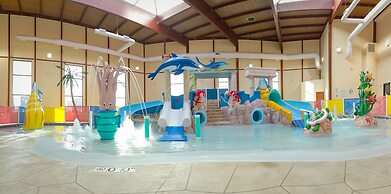 Grand Marquis Waterpark Hotel & Suites