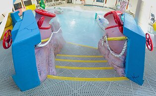 Grand Marquis Waterpark Hotel & Suites