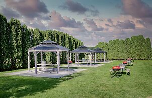 Grand Marquis Waterpark Hotel & Suites