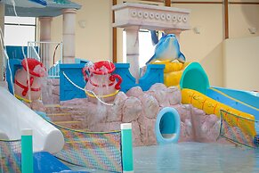 Grand Marquis Waterpark Hotel & Suites