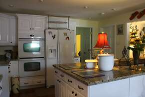 The White House on Freedom Way