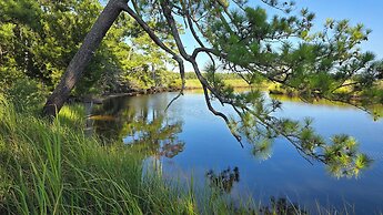 The White House on Freedom Way