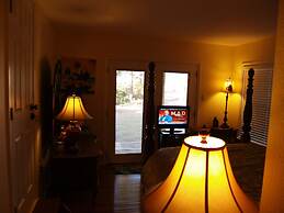 The White House on Freedom Way