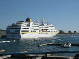 Canalside Restaurant, Inn & Kitchen store