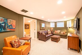 Chicago Guest House on Newport Avenue