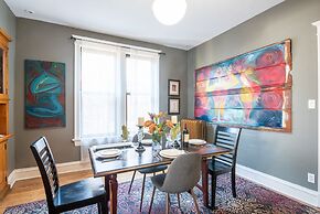 Chicago Guest House on Newport Avenue