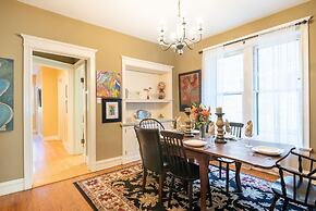 Chicago Guest House on Newport Avenue