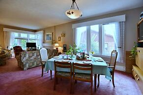 10th Avenue Guest House & Suites