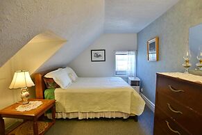 10th Avenue Guest House & Suites