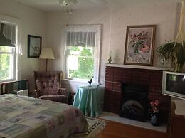 10th Avenue Guest House & Suites