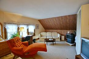 10th Avenue Guest House & Suites