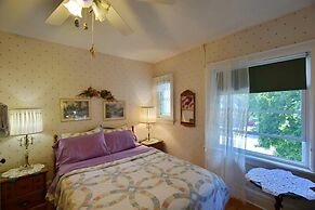 10th Avenue Guest House & Suites