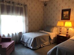 10th Avenue Guest House & Suites