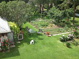 10th Avenue Guest House & Suites