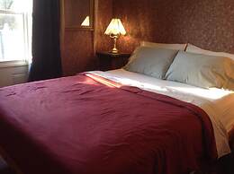 10th Avenue Guest House & Suites