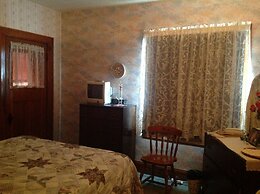 10th Avenue Guest House & Suites