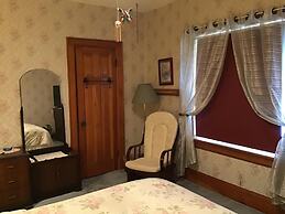 10th Avenue Guest House & Suites