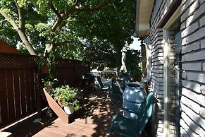 10th Avenue Guest House & Suites