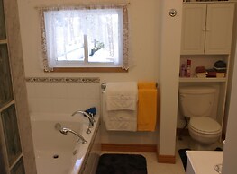 10th Avenue Guest House & Suites