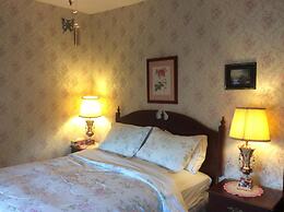 10th Avenue Guest House & Suites